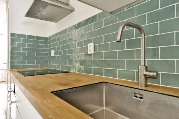Kitchen splashback tiling